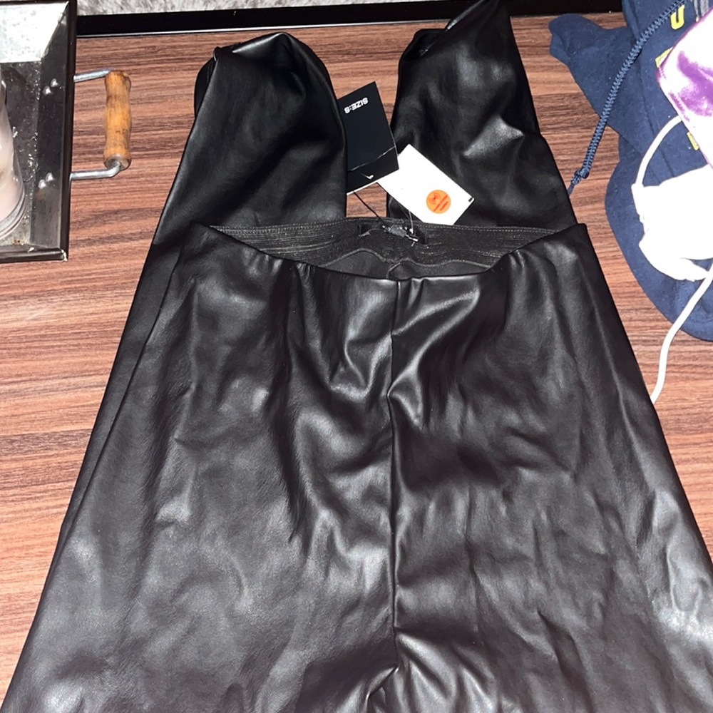 reason selling: too big, never worn!